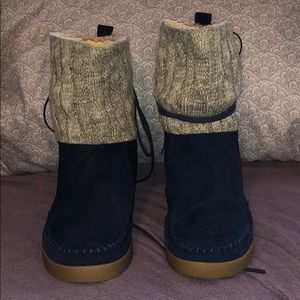 TOM’s two tone boots